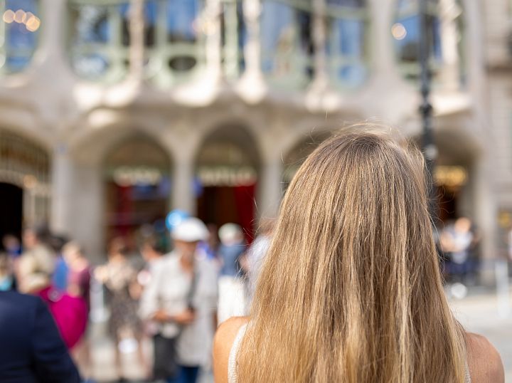 Passeig de Gràcia, compres entre icones modernistes
