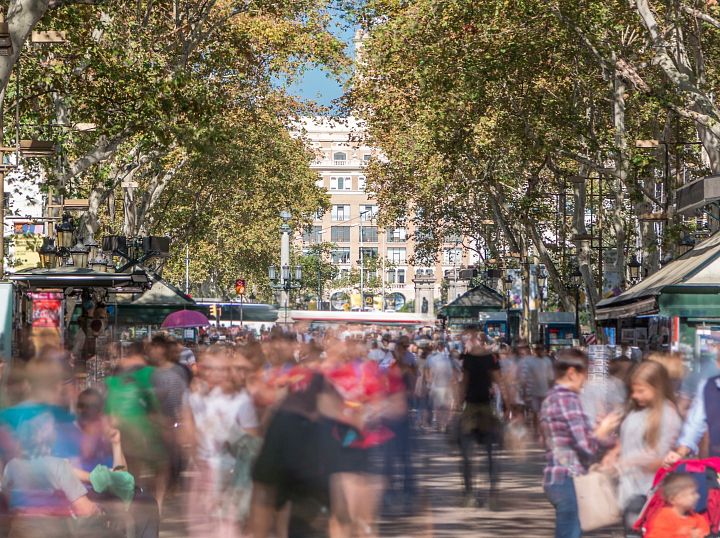 Rambla de Catalunya, passejar i aturar-se